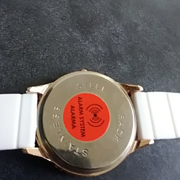 Watch - Picture 2 of 3